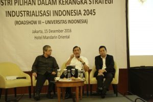 Menko Maritim Luhut B. Pandjaitan saat menjadi Narasumber dalam acara FGD Pilihan Industri KEIN dalam Kerangka Strategi Industrialisasi Indonesia 2045 (Roadshow III-Universitas Indonesia) di Hotel Mandarin Oriental, Jakarta (15/12) 