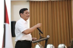 Menko Maritim Luhut B.Pandjaitan memberikan keynote speech dalam acara Reuni Alumni Akabri Angkatan 70 dan Penyerahan Beasiswa Bagi Anak-Anak yang Berprestasi di Yogyakarta, Sabtu (10/12/2016)