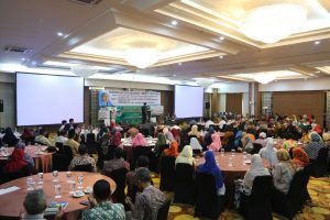 Menko Maritim Luhut B.Pandjaitan memberikan keynote speech dalam acara Reuni Alumni Akabri Angkatan 70 dan Penyerahan Beasiswa Bagi Anak-Anak yang Berprestasi di Yogyakarta, Sabtu (10/12/2016)