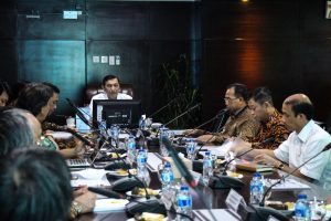 Menteri Koordinator Bidang Kemaritiman Luhut B Pandjaitan pimpin Rapat Koordinasi ttg Evaluasi Program 2016 (Pencapaian, what thing can be done better) dan Program 2017, Turut Hadir dalam rapat tersebut, Menteri Perhubungan Budi Karya, Menteri ESDM Ignasius Jonan dan Wamen ESDM Archandra Tahar, Jakarta (23/12)