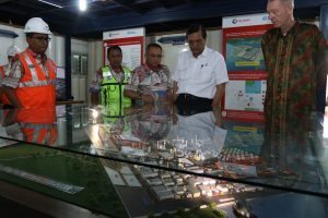 Menteri Koordinator Bidang Kemaritiman Luhut B Pandjaitan di dampingi Dirut Pelindo 1 meninjau Lokasi Pelabuhan Kuala Tanjung (13/1)