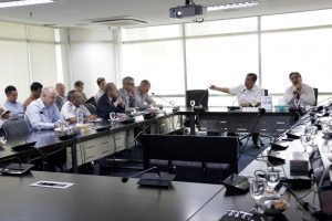 Menko Luhut Pimpin Rapat dengan Dirut Pelindo 1, 2, 3, 4 dan Pengusaha Belanda di Kantor Maritim, Jakarta (24/1).