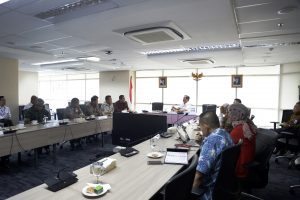 Menko Luhut Pimpin Rapat tentang Perkembangan Pembebasan Lahan Mandalika, di Kantor Maritim Jakarta (24/1).