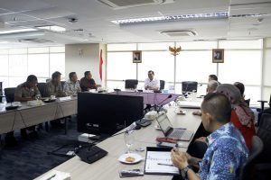 Menko Luhut Pimpin Rapat tentang Perkembangan Pembebasan Lahan Mandalika, di Kantor Maritim Jakarta (24/1).