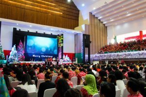 Menko Luhut B. Pandjaitan menghadiri Natal Nasional 2016 di Gedung Wale Ne Tou, Tondano, Sulawesi Utara (27/12)