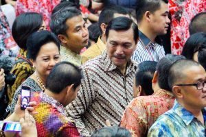 Menko Luhut B. Pandjaitan menghadiri Natal Nasional 2016 di Gedung Wale Ne Tou, Tondano, Sulawesi Utara (27/12)