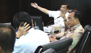 Menko Luhut B Pandjaitan Pimpin Rakor Pembiayaan LRT Jabotabek di Kantor Kemenko Bidang Kemaritiman. (11/1)