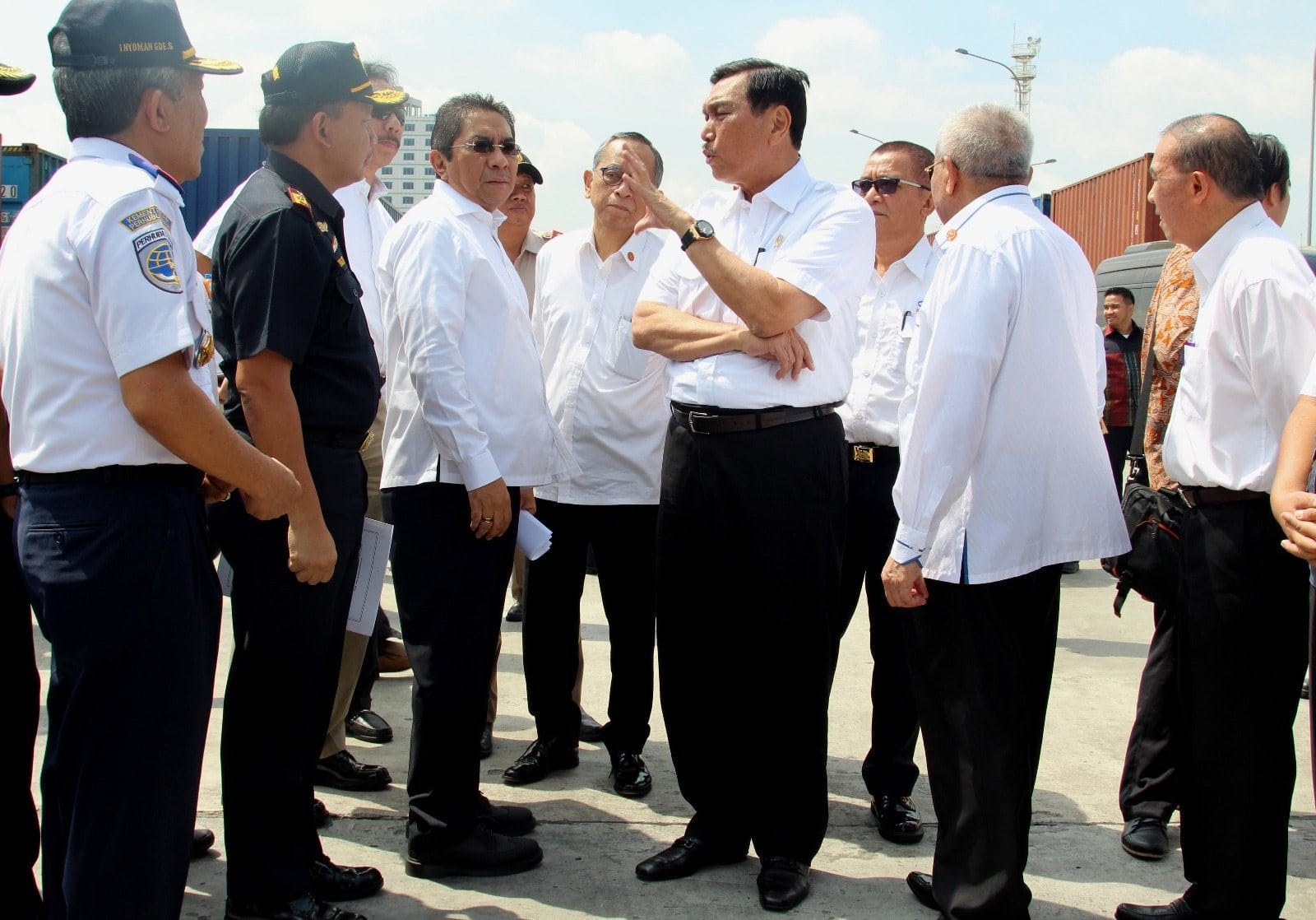 Menko Luhut Kunjungan Kerja ke Pelabuhan Indonesia II (Pelindo II) Menko Luhut Kunjungan Kerja ke Pelabuhan Indonesia II (Pelindo II)