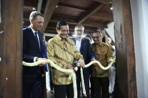 Menko Luhut saat menghadiri pembukaan Pameran Eksebisi Budaya Maritim Indonesia - Inggris di Museun Kebaharian, Jakarta (27/02)