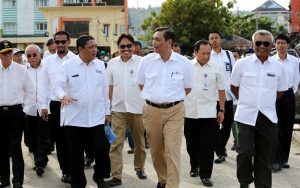 Menteri Koordinator Bidang Kemaritiman Luhut B Pandjaitan meninjau Lokasi Pelabuhan Selamet Riyadi di Ambon Maluku dalam agenda HPN 2017 (8/2)