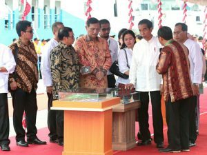 Menteri Koordinator Bidang Kemaritiman Luhut B Pandjaitan beserta jajaran Menteri Kabinet Kerja mendampingi Presiden RI Joko Widodo dalam acara Hari Puncak Hari Pers Nasional di Ambon (9/2)