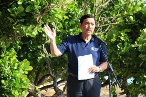 Menteri Koordinator Bidang Kemaritiman Luhut B Pandjaitan memberikan sambutan dalam rangka pencanangan Global Campaign on Clean Sea di Bali pada Rabu,23 Februari 2017.