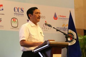 Menko Luhut B. Pandjaiatan saat menjadi pembicara pada acara Forum Nasional INSA 2017 oleh Persatuan Pengusaha Pelayaran Niaga Nasional Indonesia atau Indonesian national Shipowners’ Association (INSA), di Ballroom Hotel Clarion, Makassar (16/2/17).