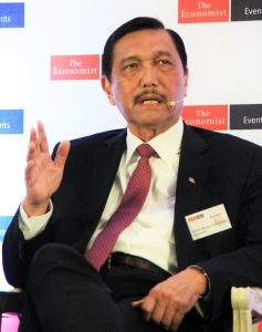 Menteri Koordinator Bidang kemaritiman Luhut B Pandjaitan di dampingi Deputi Bidang Kedaulatan maritim Arif Havas Oegroseno menghadiri sekaligus menjadi pembicara di World Ocean Summit di Bali, (23/2)