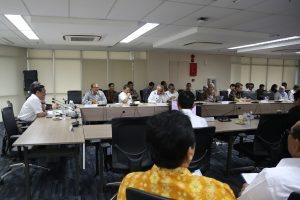 Menko Bidang Kemaritiman, Luhut B. Pandjaitan pimpin Rapat Koordinasi Sinergitas Pembangunan dan Pengelolaan Kawasan Pariwisata Danau Toba di Kantor Maritim, Jakarta (31/1)