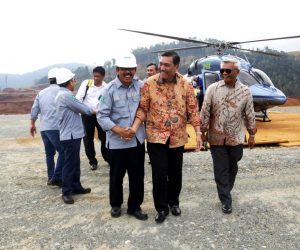 Menteri Koordinator Bidang Kemaritiman Luhut B Pandjaitan meninjau PT.IMIP (9/2)