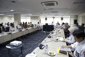 Menko Bidang Kemaritiman, Luhut B. Pandjaitan pimpin Rapat Koordinasi Sinergitas Pembangunan dan Pengelolaan Kawasan Pariwisata Danau Toba di Kantor Maritim, Jakarta (31/1)