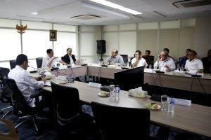 Menko Bidang Kemaritiman, Luhut B. Pandjaitan pimpin Rapat Koordinasi Sinergitas Pembangunan dan Pengelolaan Kawasan Pariwisata Danau Toba di Kantor Maritim, Jakarta (31/1)