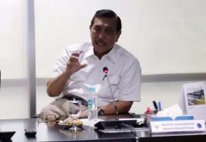 Menteri Koordinator Bidang Kemaritiman Luhut B Pandjaitan Pimpin Rapat membahas Pembangunan LRT Jabodetabek di Kantor Kemaritiman (3/2)