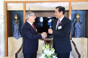 Menteri Koordinator Bidang Kemaritiman Luhut B Pandjaitan Hadiri Season General Meeting dengan Commissioner for Environment,  Maritime Affairs and Fisheries Karmenu Vella dalam agenda World Ocean Summit di Presidential Sofitel Hotel Bali (23/2)