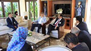 Menteri Koordinator Bidang Kemaritiman Luhut B Pandjaitan Hadiri Season General Meeting 7 dengan Asistant Director General Food and Agriculture organization, Arni Mathiesen dalam agenda World Ocean Summit di Presidential Sofitel Hotel Bali (23/2)