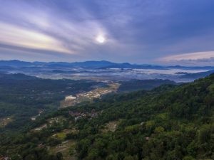                         Tim khusus Kemenko Maritim menindaklanjuti arahan Wakil Presiden Republik Indonesia menjadikan Toraja sebagai destinasi kawasan strategis pariwisata nasional ke-11, Objek Wisata Lolai Toraja Utara (07/02)