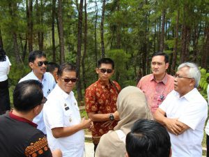                         Tim khusus Kemenko Maritim menindaklanjuti arahan Wakil Presiden Republik Indonesia menjadikan Toraja sebagai destinasi kawasan strategis pariwisata nasional ke-11, Pango-Pango Tanah Toraja (07/02)