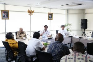 Menko Luhut bersilaturahmi bersama tokoh masyarakat Papua di Kantor Maritim, Jakarta (28/17)