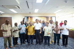 Menko Luhut bersilaturahmi bersama tokoh masyarakat Papua di Kantor Maritim, Jakarta (28/17)