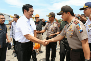 Kunjungan Kerja Menko Bidang Kemaritiman, Luhut B. Pandjaitan ke PT Indal Steel Pipe Kawasan Industri Maspion, Manyar, Gresik, Senin (20/3). 