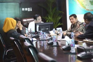 Menko Luhut Meeting Dengan  Mr. Zhou Anjun, Investor China dan Brigjen (Purn) (K) Nurhajizah, Wakil Gubernur Sumatera Utara di Kantor Maritim, Jakarta.(28/02)                        