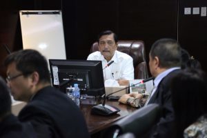 Menko Luhut Meeting Dengan  Mr. Zhou Anjun, Investor China dan Brigjen (Purn) (K) Nurhajizah, Wakil Gubernur Sumatera Utara di Kantor Maritim, Jakarta.(28/02)                        