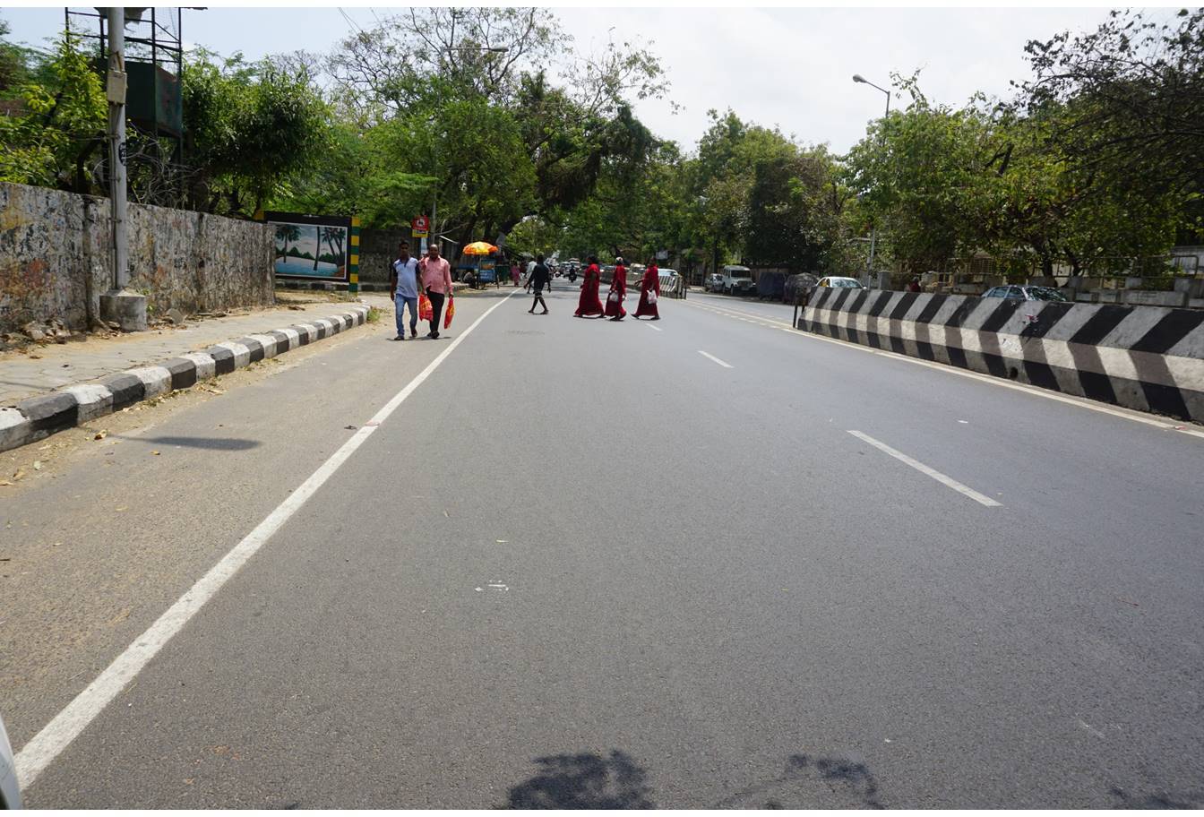 Velachery Road (2002)