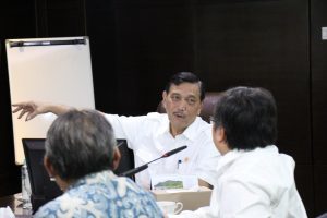 Menko Luhut Meeting bersama Bapak Bambang Brodjonegoro (Kepala Bapenas) di Kantor Maritim. (08/03)