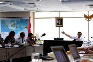 Menteri Koordinator Bidang Kemaritiman Luhut B Pandjaitan Pimpin Rapat Koordinasi Laporan Langkah dan Kebijakan Indonesia dalam Kerjasama CTI-CFF di Kantor Maritim (9/3)