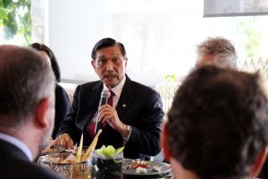 Menteri Koordinator Bidang Kemaritiman Luhut B Pandjaitan di dampingi para deputi 1,2,3 dan 4 Lunch Meeting dengan Para Duta Besar Uni Eropa di Keraton The Plaza, Jakarta (13/3)