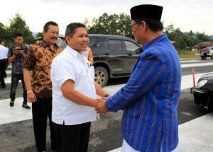 Deputi Bidang Koordinasi SDM,Iptek dan Kebudayaan Maritim Safri Burhanuddin Meninjau Bandara Pongtiku, bandara yg Terbaik yg ada di Toraja, yg nantinya akan di masuki maskapai Garuda Indonesia (16/3)