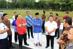 Deputi Bidang Koordinasi SDM,Iptek dan Kebudayaan Maritim Safri Burhanuddin Meninjau Bandara Pongtiku, bandara yg Terbaik yg ada di Toraja, yg nantinya akan di masuki maskapai Garuda Indonesia (16/3)