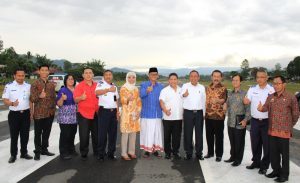 Deputi Bidang Koordinasi SDM,Iptek dan Kebudayaan Maritim Safri Burhanuddin Meninjau Bandara Pongtiku, bandara yg Terbaik yg ada di Toraja, yg nantinya akan di masuki maskapai Garuda Indonesia (16/3)