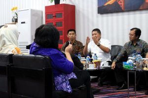 Deputi Bidang Koordinasi SDM,Iptek dan Kebudayaan Maritim Safri Burhanuddin Meninjau Bandara Pongtiku, bandara yg Terbaik yg ada di Toraja, yg nantinya akan di masuki maskapai Garuda Indonesia (16/3)