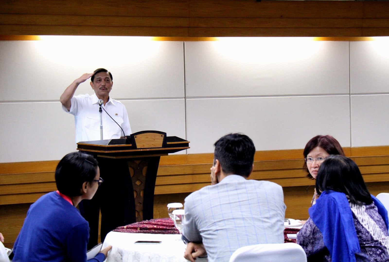 Menko Luhut : Revisi Permenhub 32 untuk keadilan dan cegah monopoli Menko Luhut : Revisi Permenhub 32 untuk keadilan dan cegah monopoli