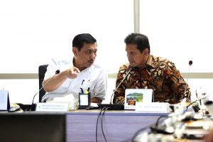 Menteri Koordinator Bidang Kemaritiman Luhut B Pandjaitan Pimpin Rakor Sinkronisasi dan Sinergitas Pengelolaan dan Pengamanan Laut di Kawasan Lego Jangkar di Selat Phillips (Pulau Nipa) dan Selat Singapura (Pulau Tolop) di Kantor Kemenko Maritim (24/3)