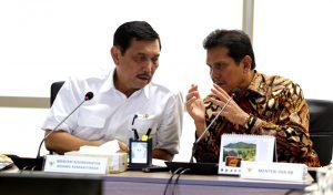 Menteri Koordinator Bidang Kemaritiman Luhut B Pandjaitan Pimpin Rakor Sinkronisasi dan Sinergitas Pengelolaan dan Pengamanan Laut di Kawasan Lego Jangkar di Selat Phillips (Pulau Nipa) dan Selat Singapura (Pulau Tolop) di Kantor Kemenko Maritim (24/3)