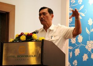 Menteri Koordinator Bidang Kemaritiman Luhut B Pandjaitan menghaadiri sekaligus memberikan sambutan dan menyaksikan peluncuran kolaborasi Blue Bird dan Gojek di Borobudur Hotel (30/3)