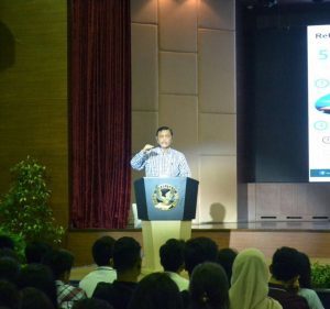 Menteri Koordinator Bidang Kemaritiman Luhut B Pandajitan Menjadi Pembicara dalam GINDO (Global Issues Network) 2017 dengan Tema Why Not Start Now di Sekolah Pelita Harapan Karawaci Tangerang-Banten