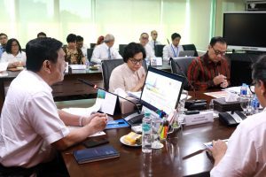 Menko Luhut pimpin Rapat Koordinasi Pembahasan Rancangan Keppres tentang Panitia Nasional IMF-WB Annual Meetings 2018, di Kantor Maritim (10/4)