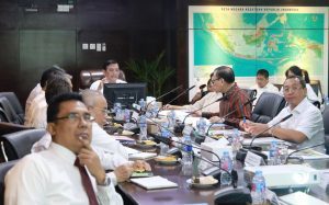 Menko Luhut pimpin Rapat Koordinasi Pembahasan Rancangan Keppres tentang Panitia Nasional IMF-WB Annual Meetings 2018, di Kantor Maritim (10/4)