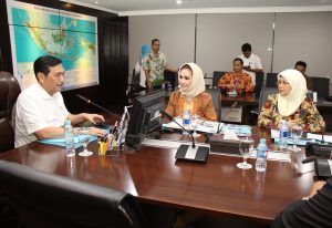 Menko Luhut Rapat dengan Walikota Tegal tentang Pembangunan Pelabuhan Tegal, di Kantor Maritim, Jakarta (5/4).