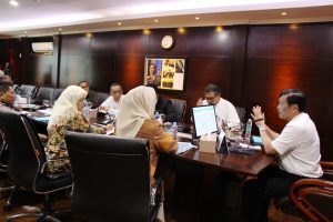 Menko Luhut Rapat dengan Walikota Tegal tentang Pembangunan Pelabuhan Tegal, di Kantor Maritim, Jakarta (5/4).