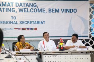 Menko Luhut B. Pandjaitan saat melakukan kunjungan kerja ke Kantor Sekretariat Regional CTI-CFF, Manado (7/4). Turut serta dalam kunjungan kerja ini Pak Menko di dampingi oleh Gubernur Sulawesi Utara Olly Dondokambey.